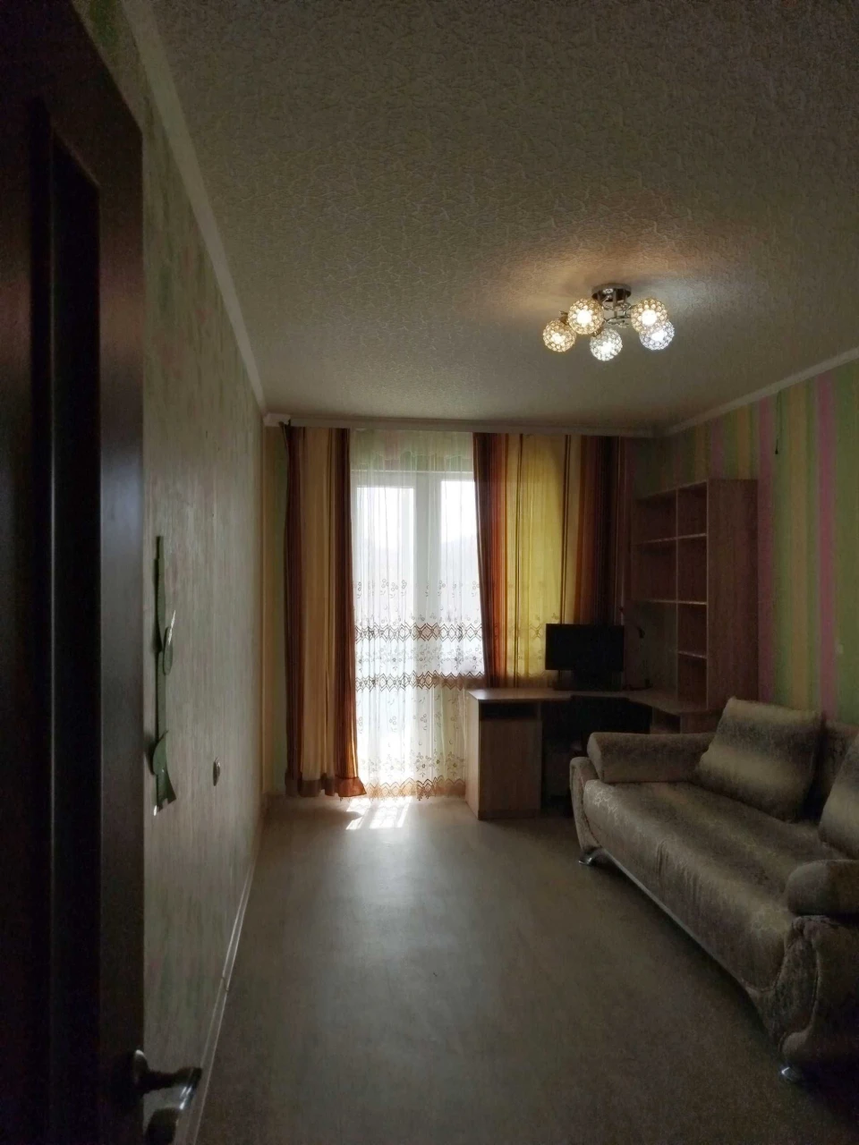 Urgent! 3-room apartment with major repairs, M. Saltovskaya, near