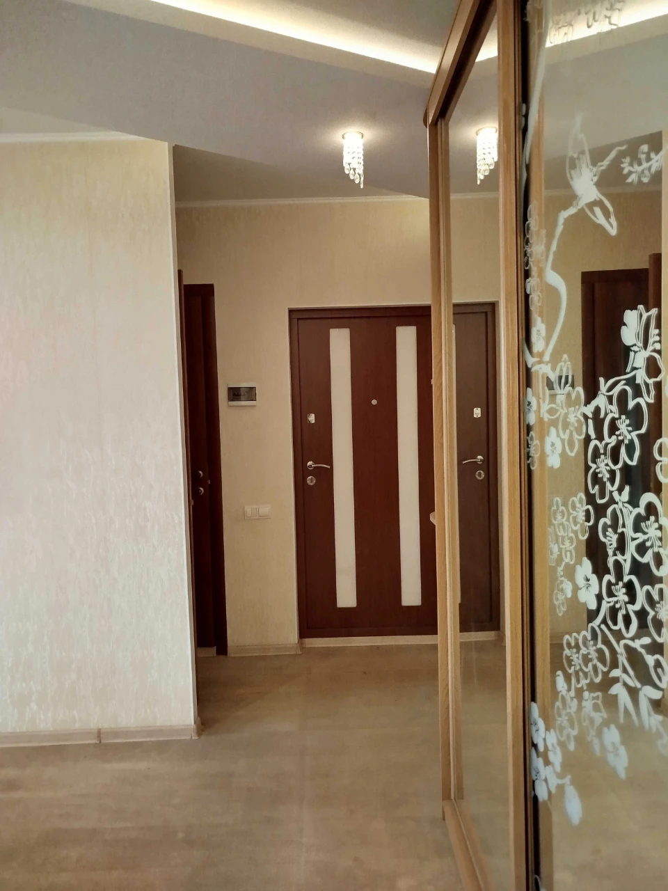 Urgent! 3-room apartment with major repairs, M. Saltovskaya, near