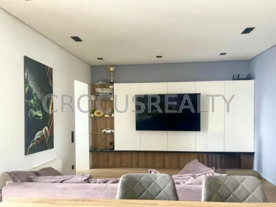 Selling a 2-room apartment with renovations in the German Project residential complex.