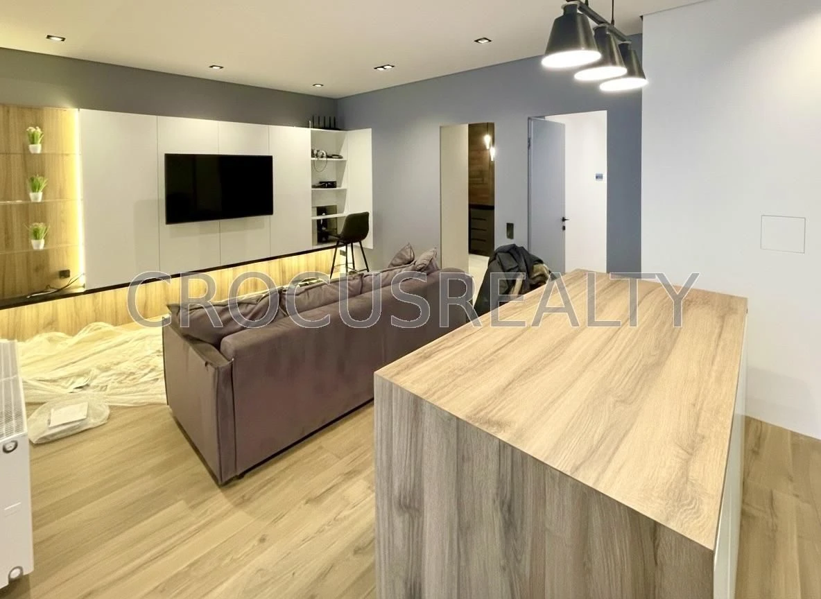 Selling a 2-room apartment with renovations in the German Project residential complex.