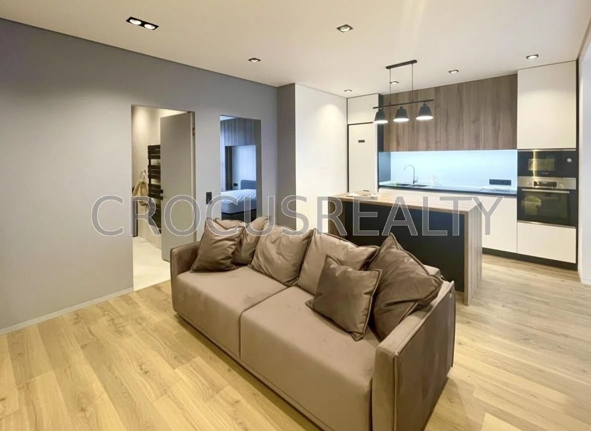 Selling a 2-room apartment with renovations in the German Project residential complex.