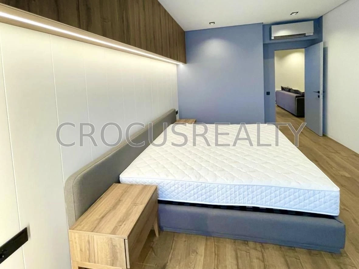 Selling a 2-room apartment with renovations in the German Project residential complex.