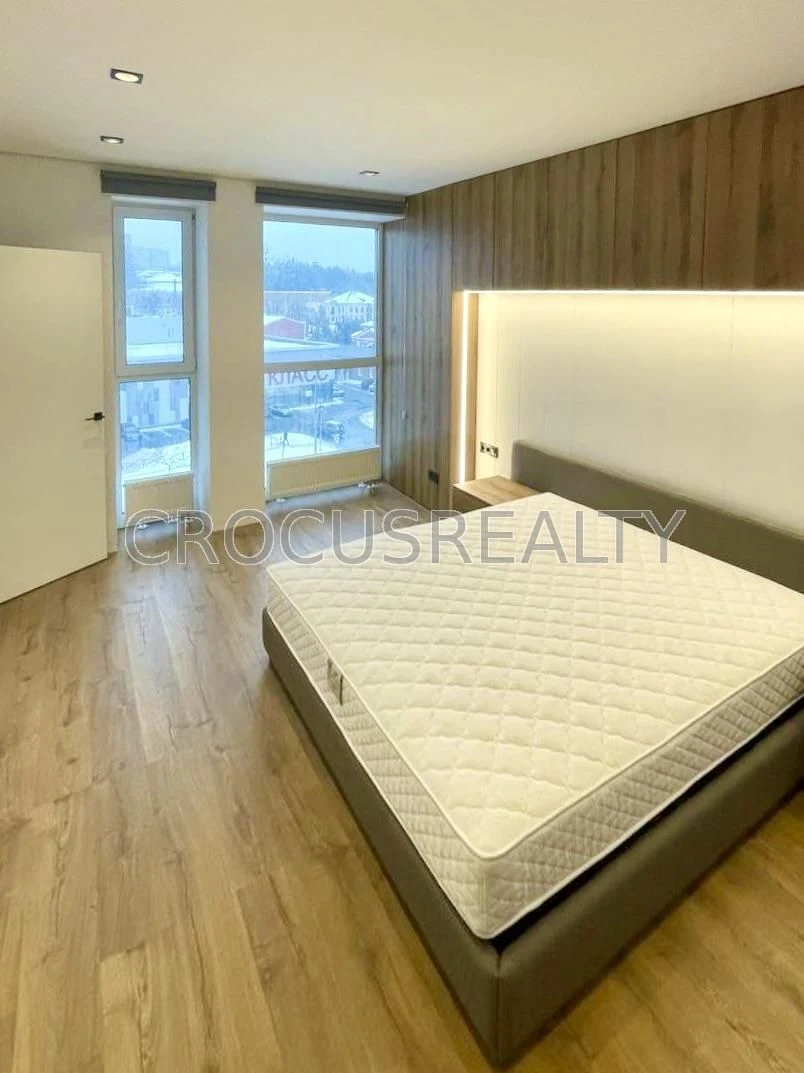 Selling a 2-room apartment with renovations in the German Project residential complex.
