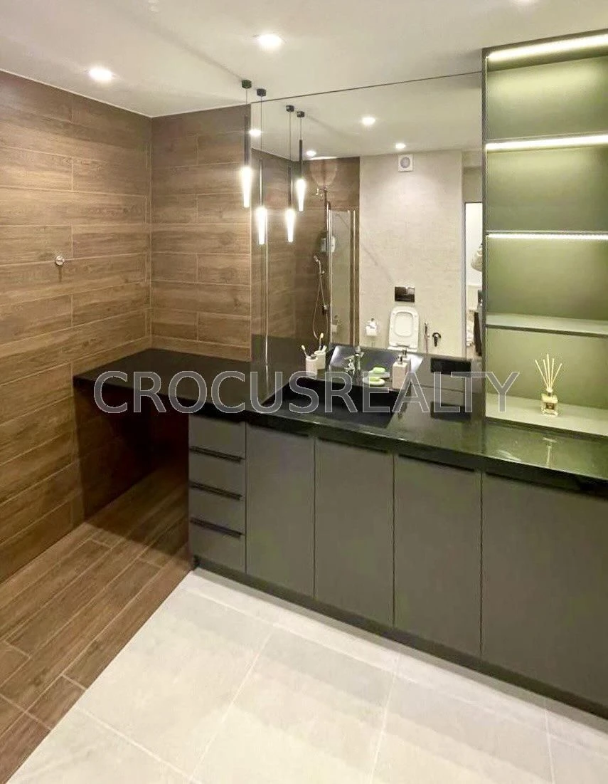 Selling a 2-room apartment with renovations in the German Project residential complex.