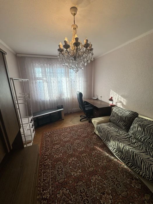 Selling a three-room apartment in Saltovka (furnished and equipped).