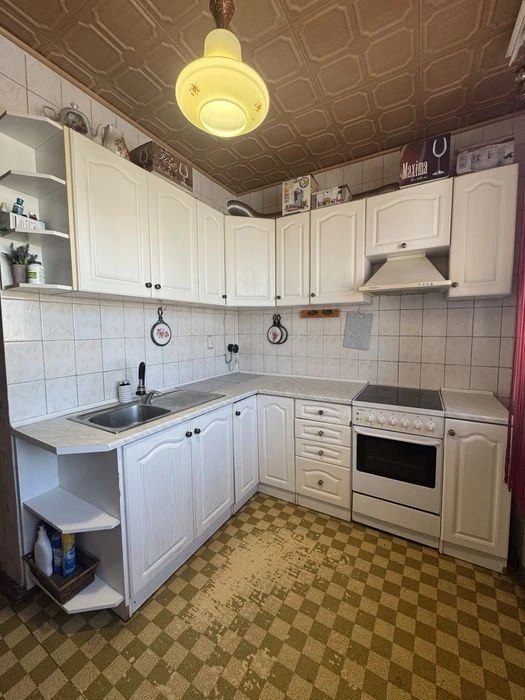 Selling a three-room apartment in Saltovka (furnished and equipped).