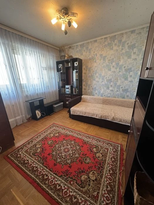 Selling a three-room apartment in Saltovka (furnished and equipped).