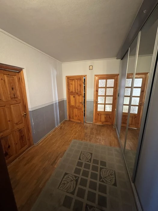 Selling a three-room apartment in Saltovka (furnished and equipped).