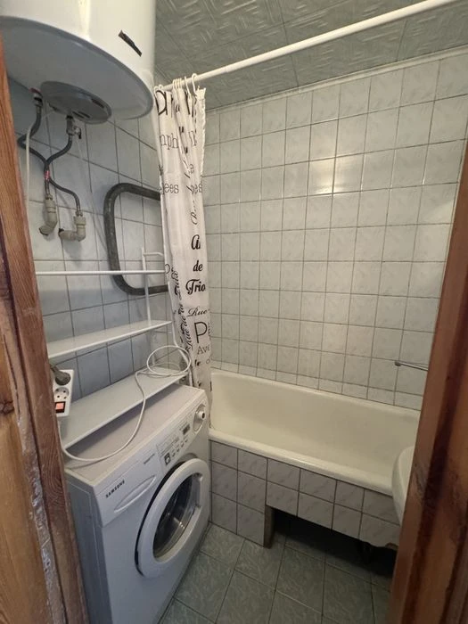 Selling a three-room apartment in Saltovka (furnished and equipped).