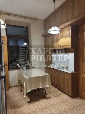 D1C Selling a 4-room apartment in the city center, German