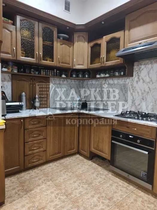 D1C Selling a 4-room apartment in the city center, German