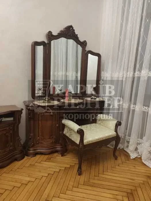 D1C Selling a 4-room apartment in the city center, German