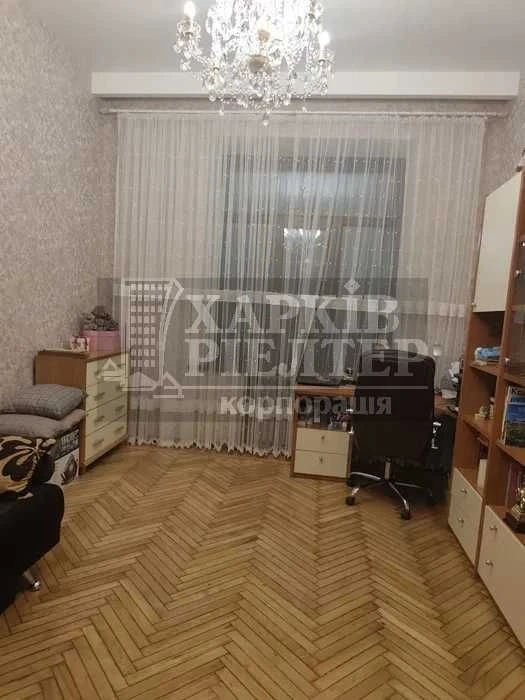 D1C Selling a 4-room apartment in the city center, German
