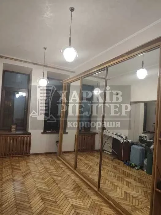 D1C Selling a 4-room apartment in the city center, German