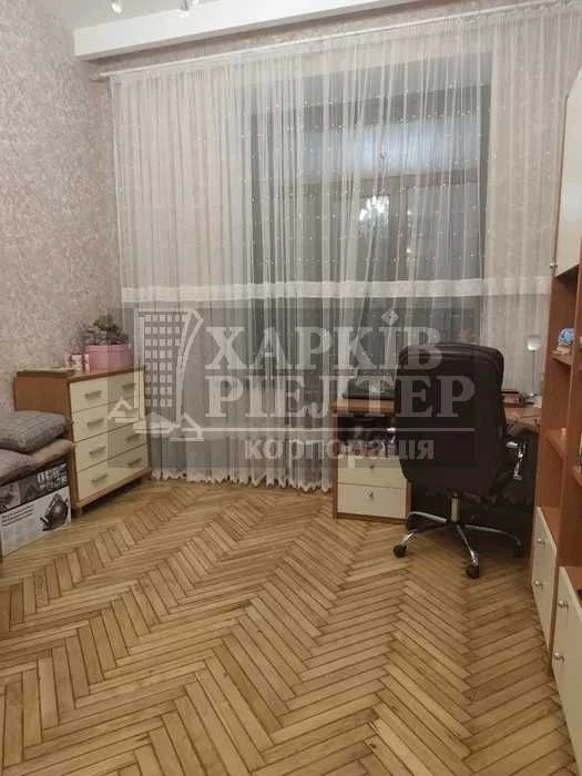 D1C Selling a 4-room apartment in the city center, German
