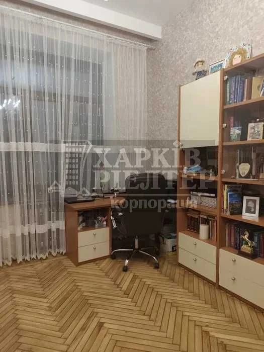 D1C Selling a 4-room apartment in the city center, German
