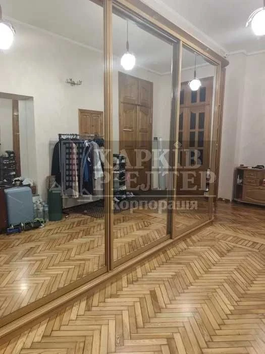 D1C Selling a 4-room apartment in the city center, German