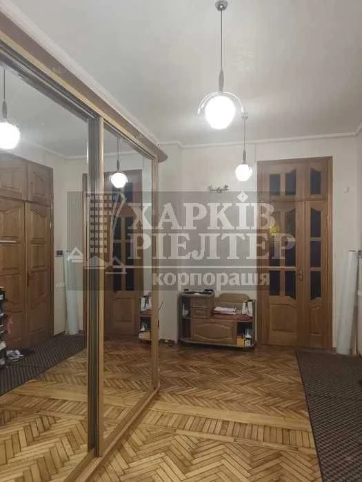 D1C Selling a 4-room apartment in the city center, German