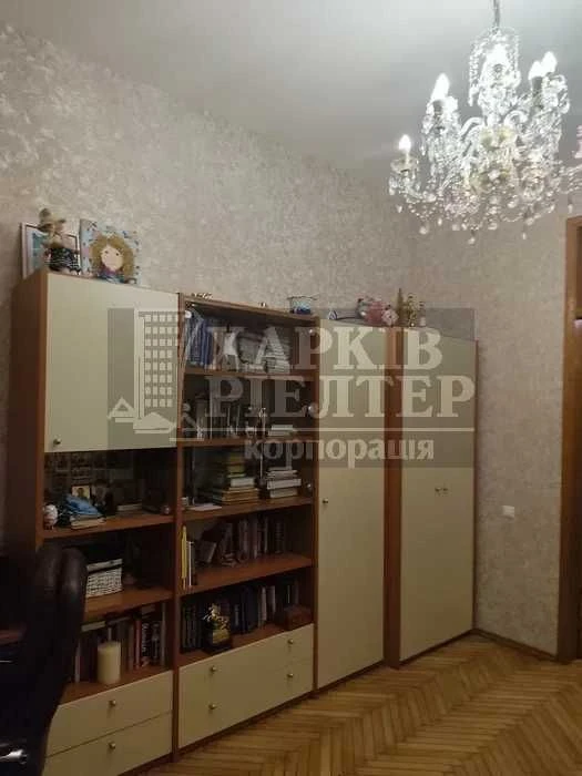 D1C Selling a 4-room apartment in the city center, German