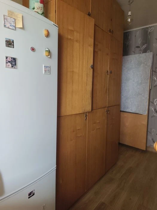I am selling a 3-room apartment on Sosnovy Gorke!