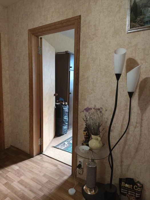 I am selling a 3-room apartment on Sosnovy Gorke!
