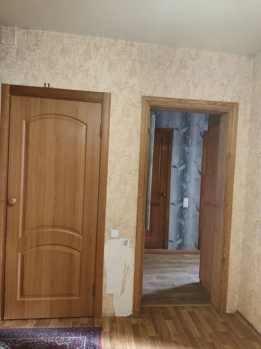 I am selling a 3-room apartment on Sosnovy Gorke!