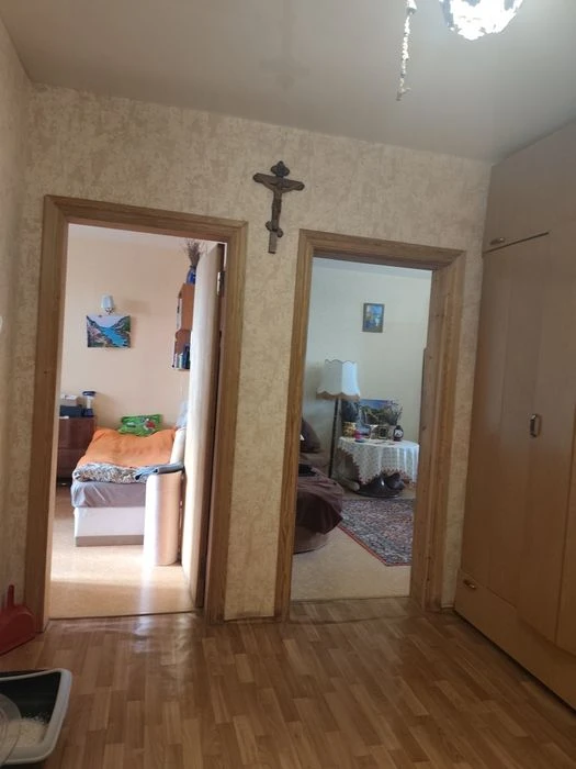 I am selling a 3-room apartment on Sosnovy Gorke!
