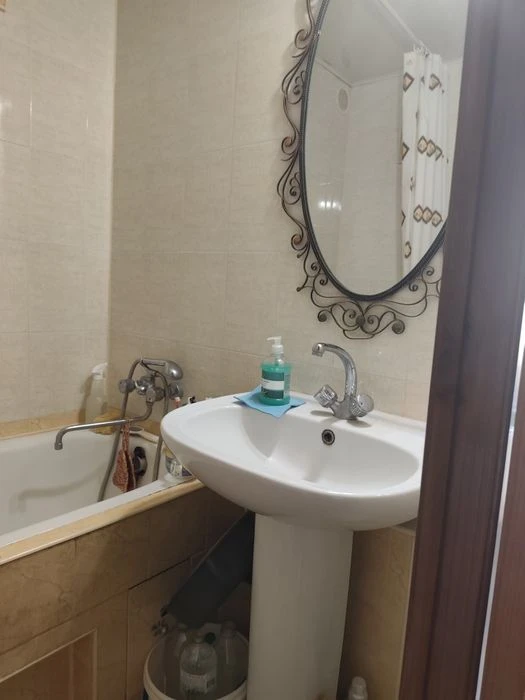 I am selling a 3-room apartment on Sosnovy Gorke!