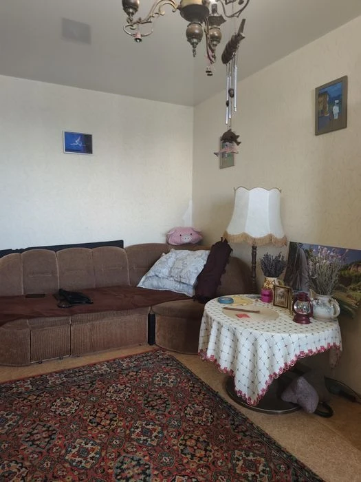 I am selling a 3-room apartment on Sosnovy Gorke!