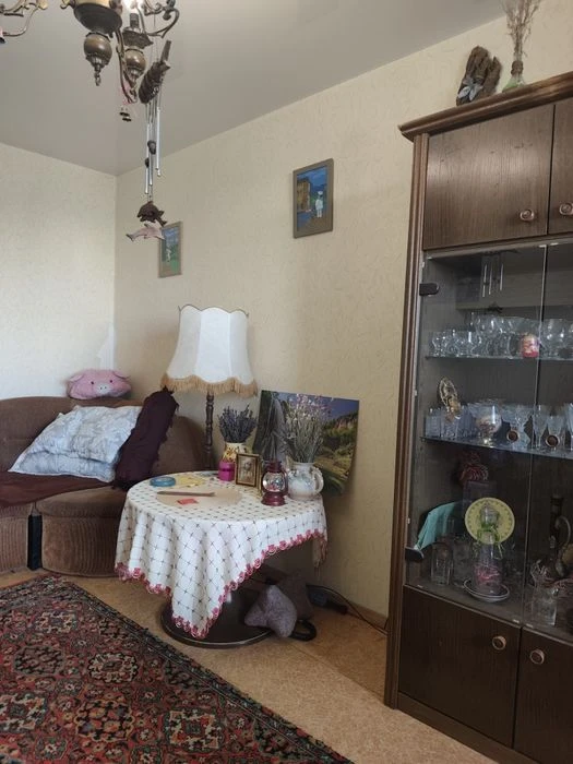 I am selling a 3-room apartment on Sosnovy Gorke!