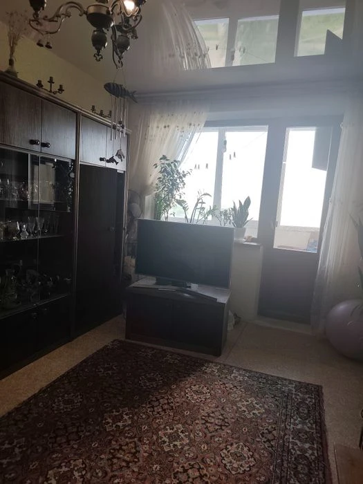 I am selling a 3-room apartment on Sosnovy Gorke!