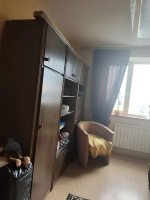 I am selling a 3-room apartment on Sosnovy Gorke!
