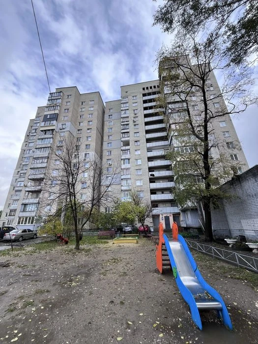 Sale of 3-room apartment 65.8 sq.m. on Valdaiska Street 23 FROM OWNER