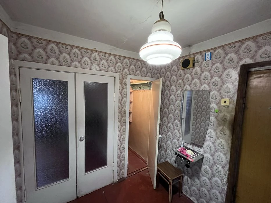 Sale of 3-room apartment 65.8 sq.m. on Valdaiska Street 23 FROM OWNER
