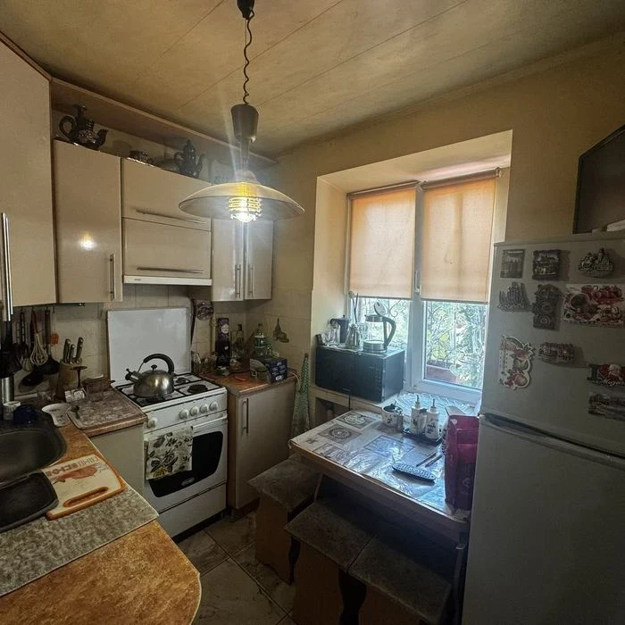 Selling a 3-room apartment on Nauchnaya Street.