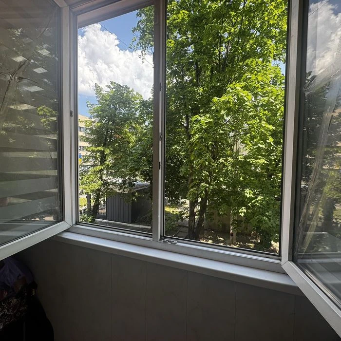 Selling a 3-room apartment on Nauchnaya Street.