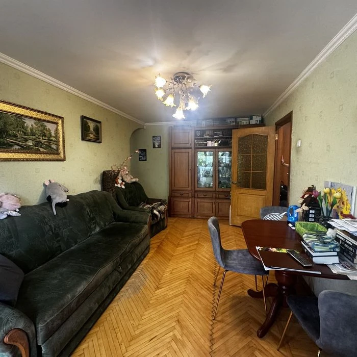 Selling a 3-room apartment on Nauchnaya Street.