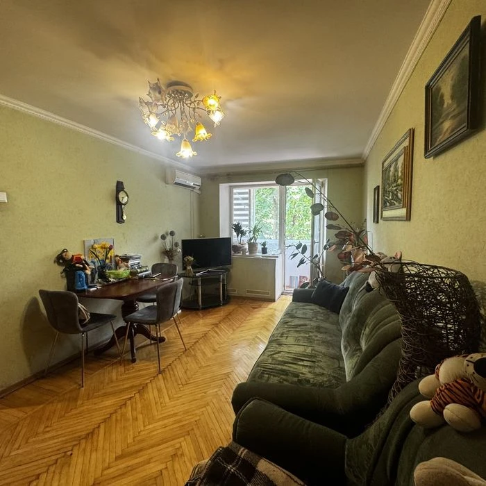 Selling a 3-room apartment on Nauchnaya Street.
