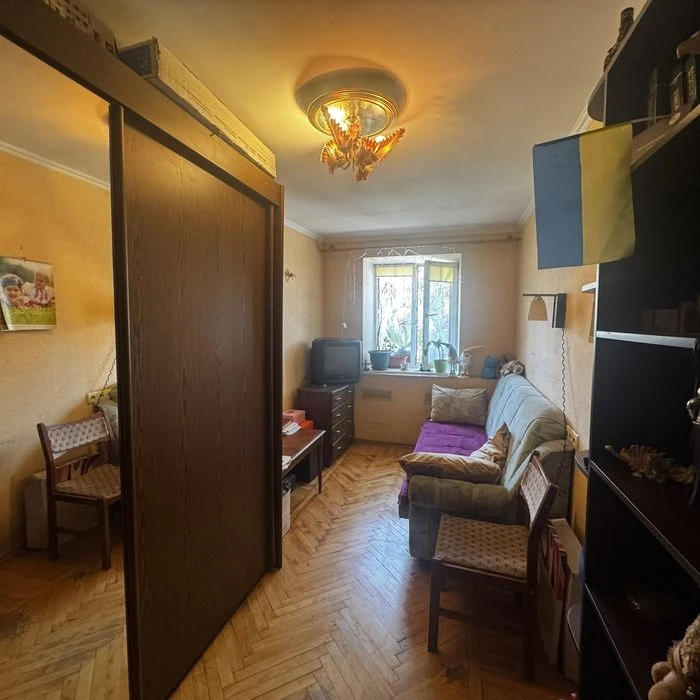 Selling a 3-room apartment on Nauchnaya Street.