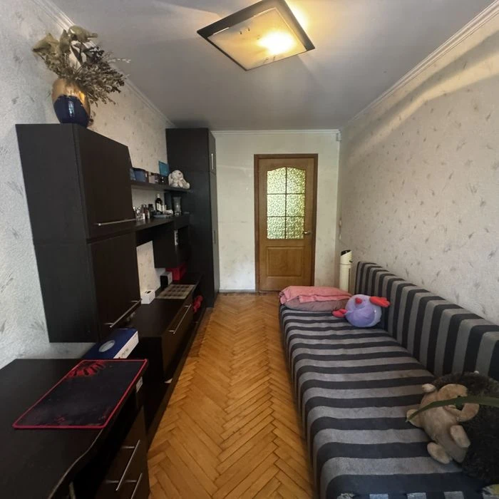 Selling a 3-room apartment on Nauchnaya Street.