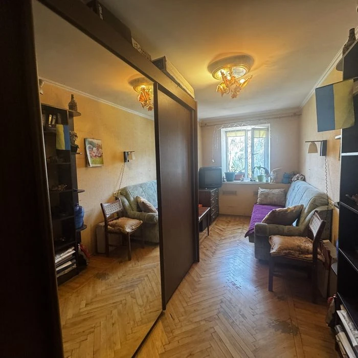 Selling a 3-room apartment on Nauchnaya Street.