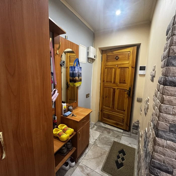 Selling a 3-room apartment on Nauchnaya Street.