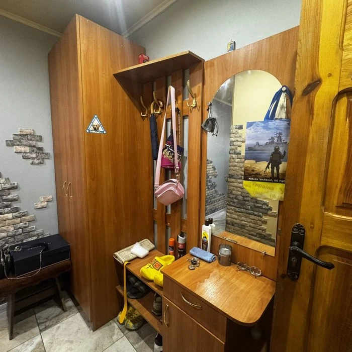 Selling a 3-room apartment on Nauchnaya Street.