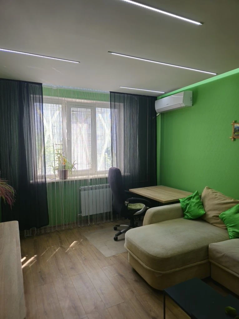 Selling a 3-room apartment, Traktoro-Stroiteley 126a, 535 mn, metro