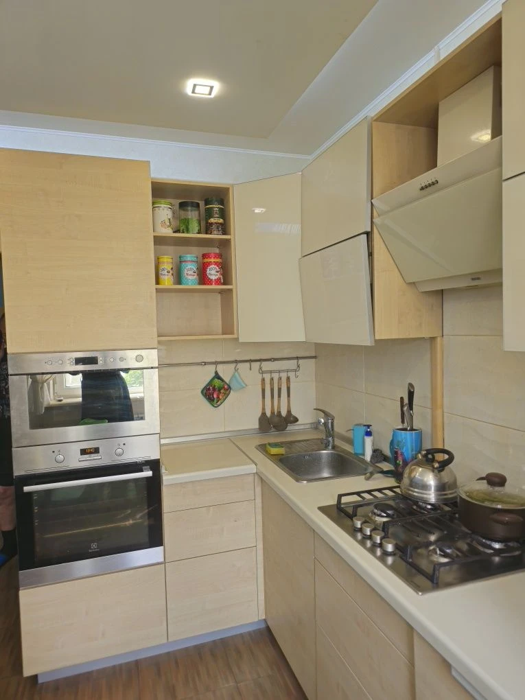 Selling a 3-room apartment, Traktoro-Stroiteley 126a, 535 mn, metro