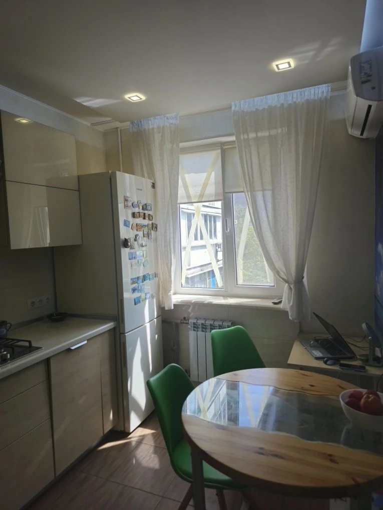 Selling a 3-room apartment, Traktoro-Stroiteley 126a, 535 mn, metro