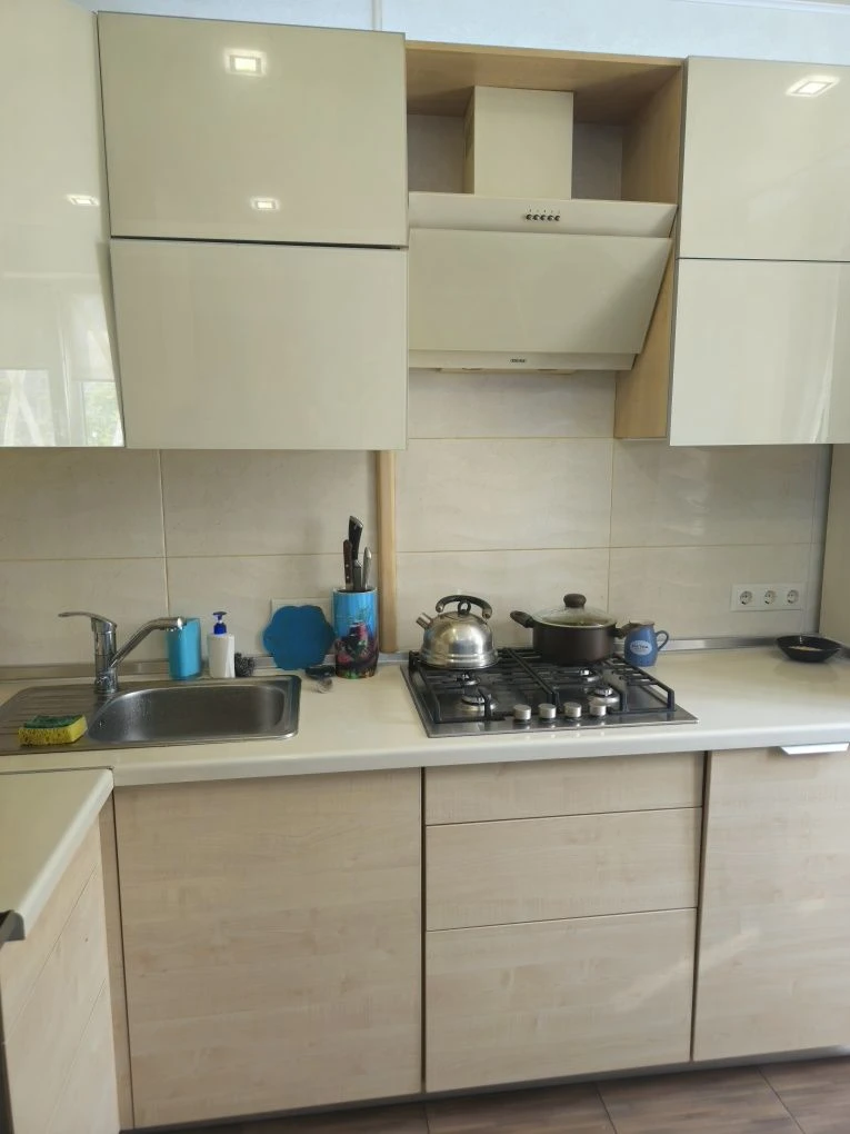 Selling a 3-room apartment, Traktoro-Stroiteley 126a, 535 mn, metro