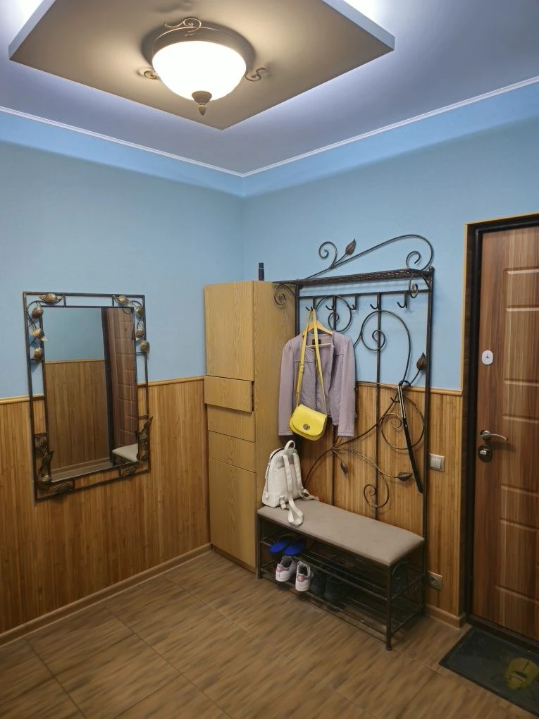 Selling a 3-room apartment, Traktoro-Stroiteley 126a, 535 mn, metro