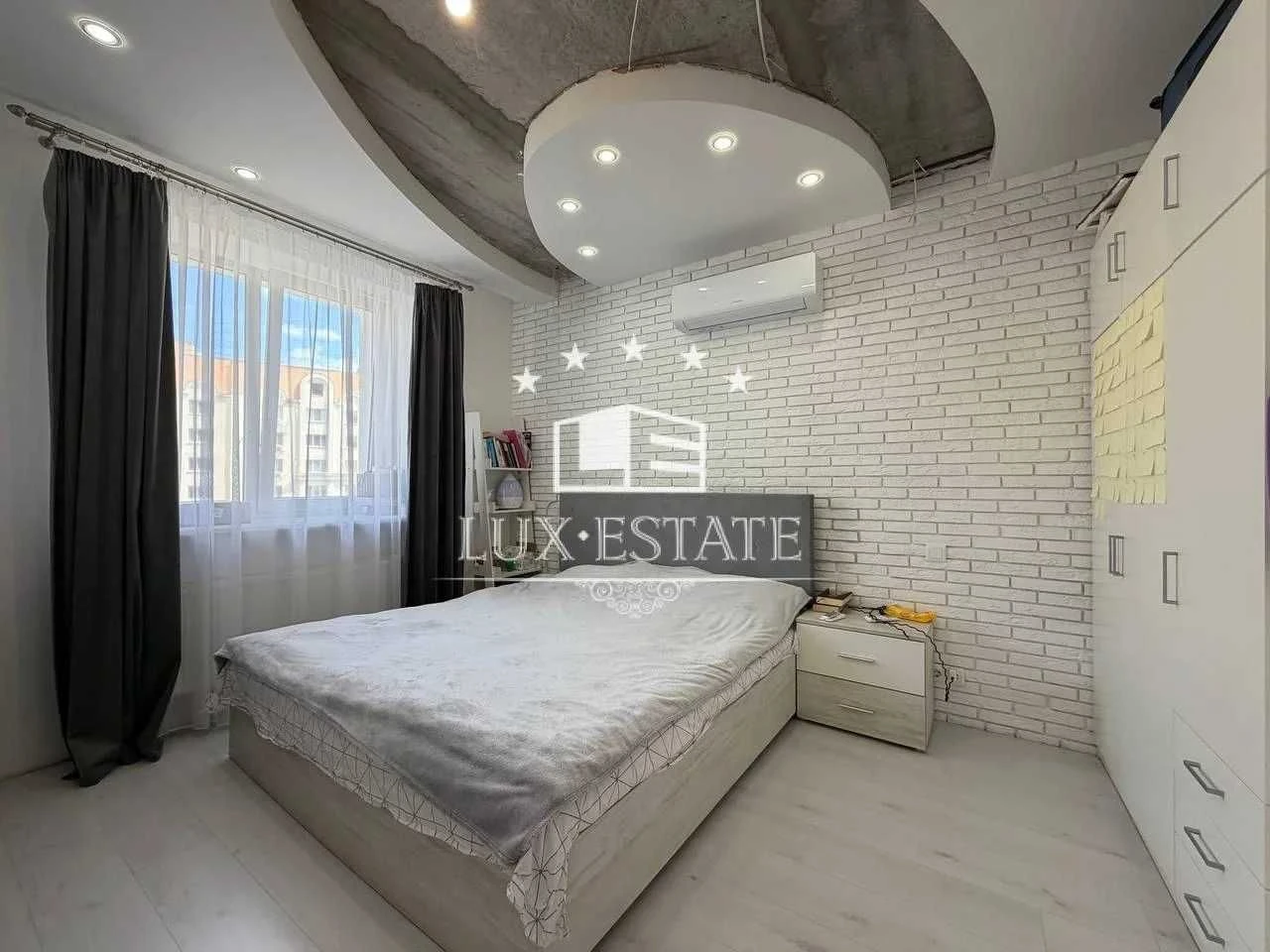 For sale 3-room super apartment in the center, Molochnaya, Gagarina, Stre