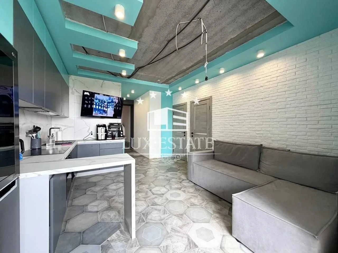 For sale 3-room super apartment in the center, Molochnaya, Gagarina, Stre